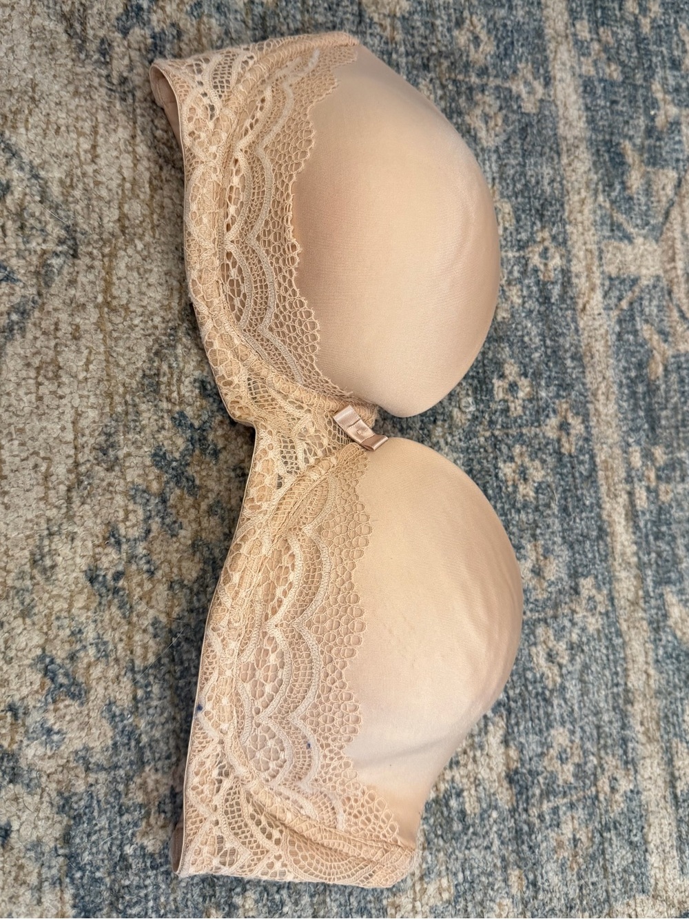Lace-Trim Strapless Convertible Bra in Nude